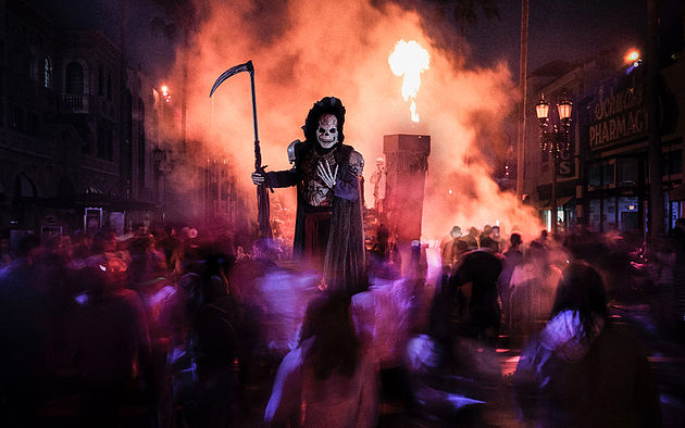 Skeleton performer at Disney Halloween Horror Nights