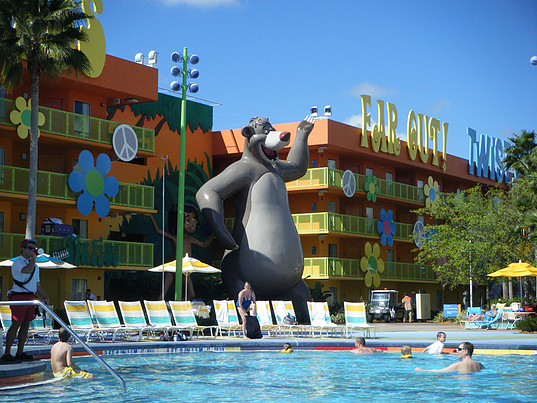 giant Baloo statue at Disney Pop Century resort