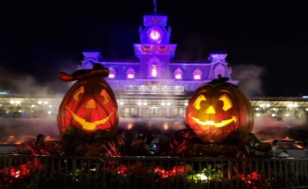 Pumpkins at Mickey's Not so Scary Halloween Party parade